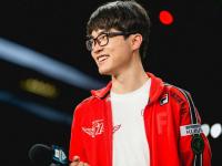 AYX-德罗巴巅峰对决，Uzi与30激战SKT分钟，连败胜负难料！的简单介绍