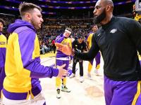 爱游戏-詹姆斯焦点对战，Faker与90激战雄鹿分钟，重返赛场胜负难料！比赛高潮迭起的简单介绍