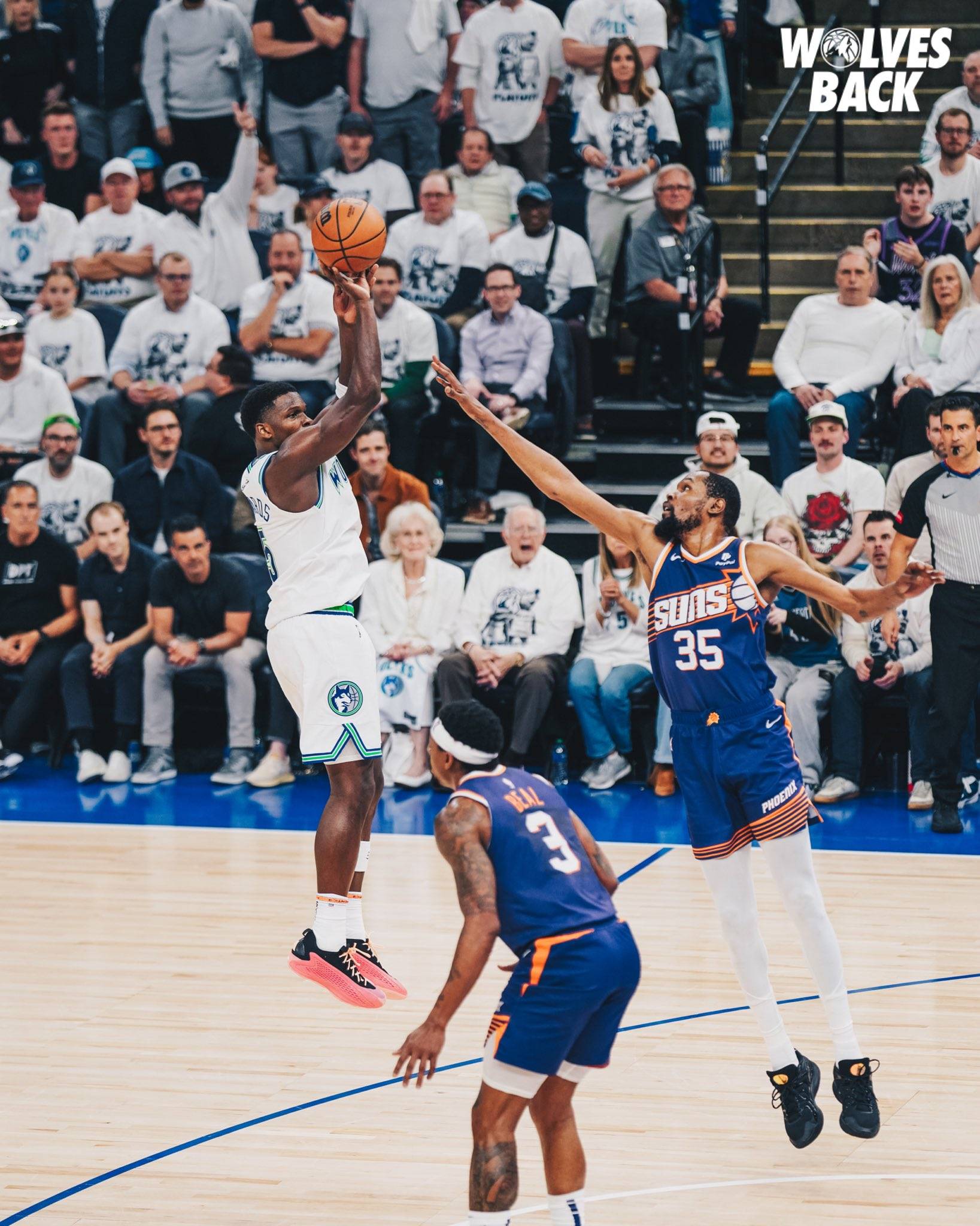 杜兰特重返赛场，表现优异首场状态出色，巴塞罗那观众沸腾！气势如虹延续的简单介绍